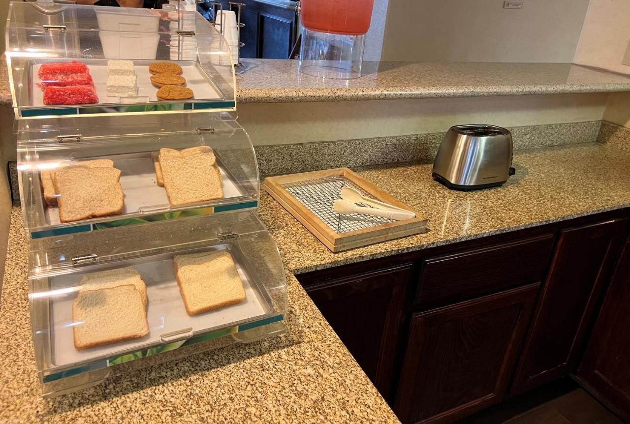 Americas Best Value Inn Pharr/Mcallen Esterno foto