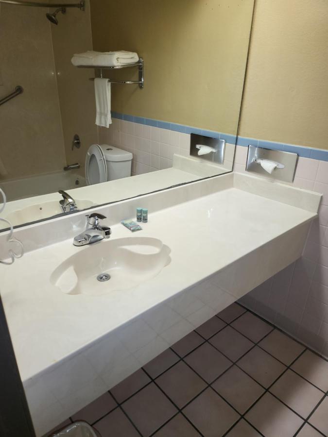 Americas Best Value Inn Pharr/Mcallen Esterno foto